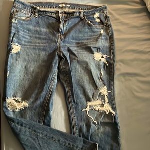 Boyfriend mid-rise ripped jeans